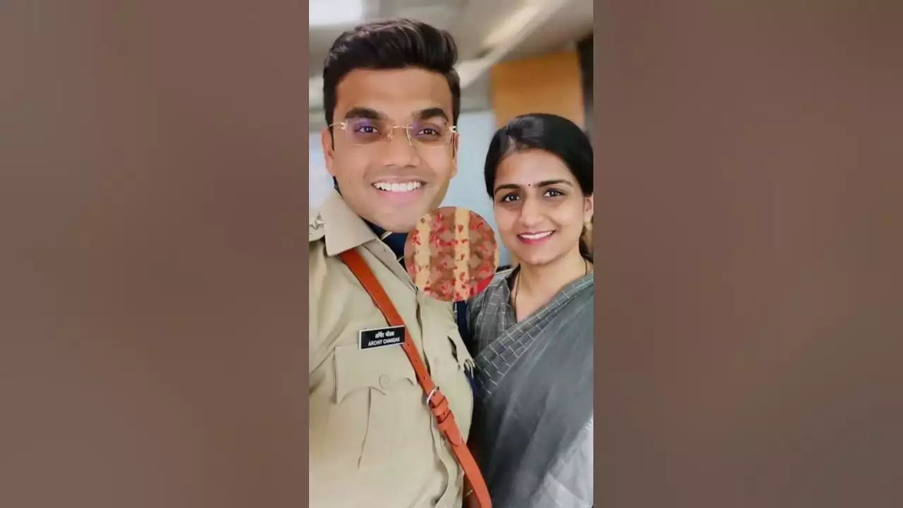 मे