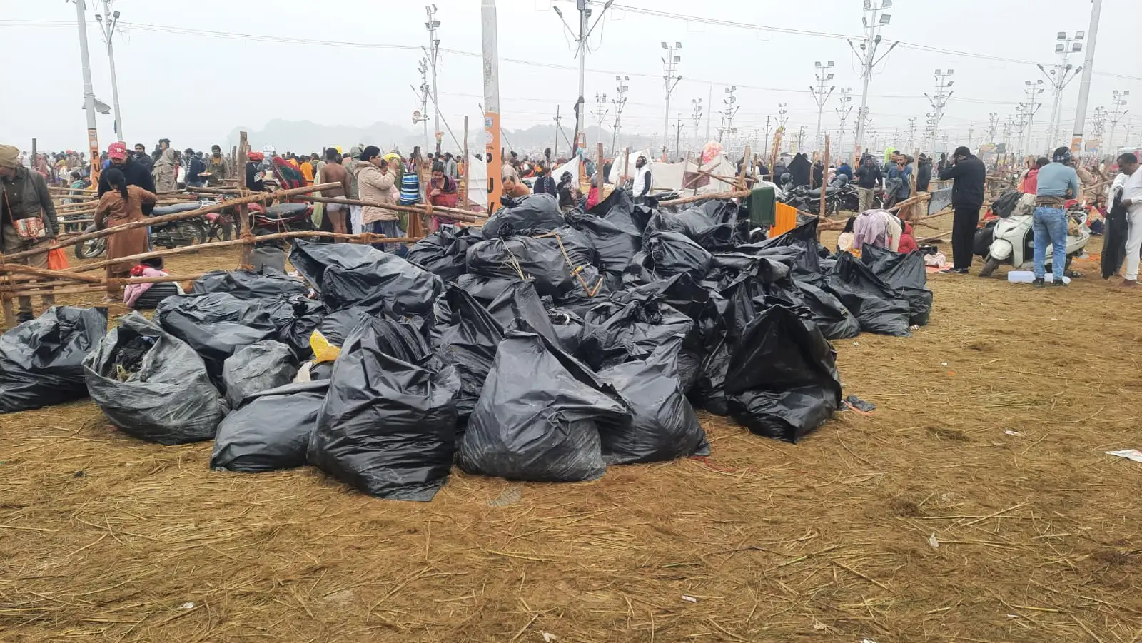 अमृत स्नान के बाद सफाई अभियान शुरू