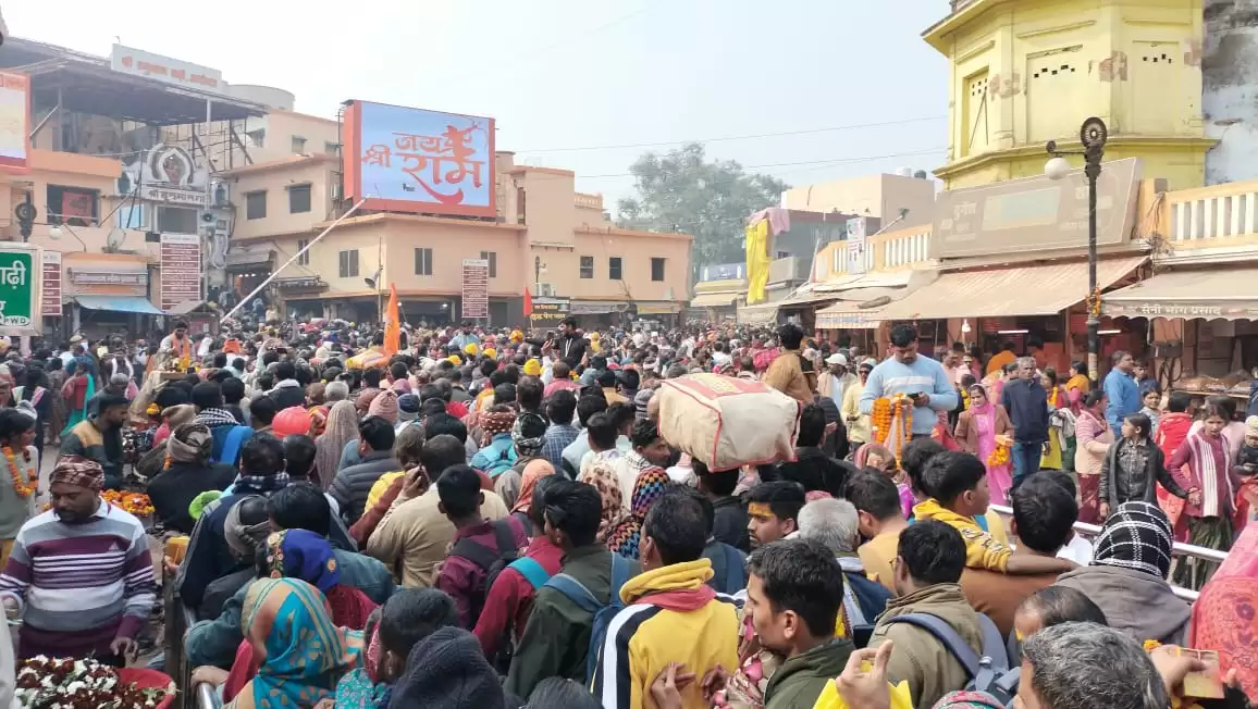 भगवान के दूत बन कर आये यूपी पुलिस के जवान 