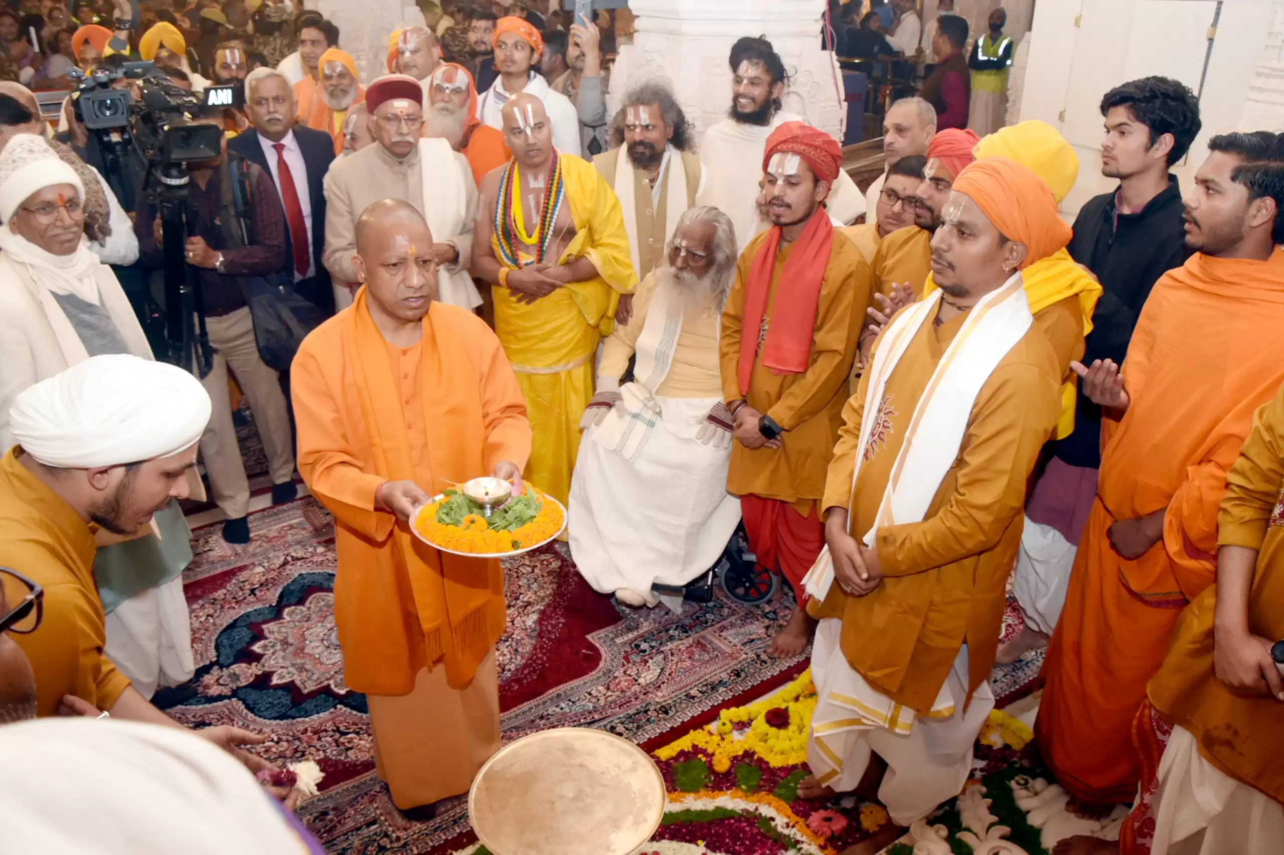 प्रतिष्ठा द्वादशी पर सीएम योगी ने रामलला के श्रीचरणों में झुकाया शीश