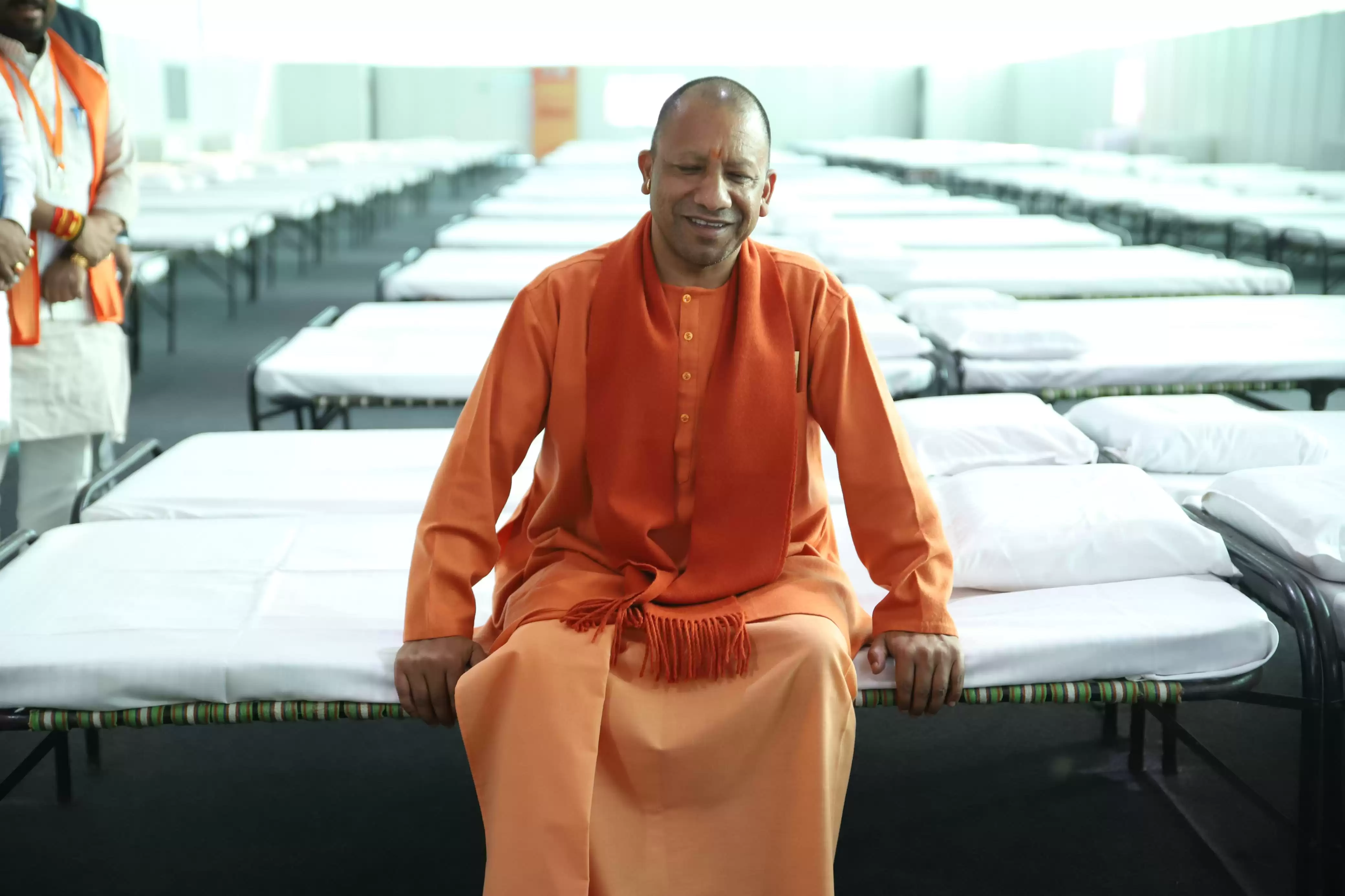 सीएम योगी ने श्रद्धालुओं के लिए महाकुंभ क्षेत्र में किया 25,000 बेड के सार्वजनिक आश्रय स्थल की शुरुआत
