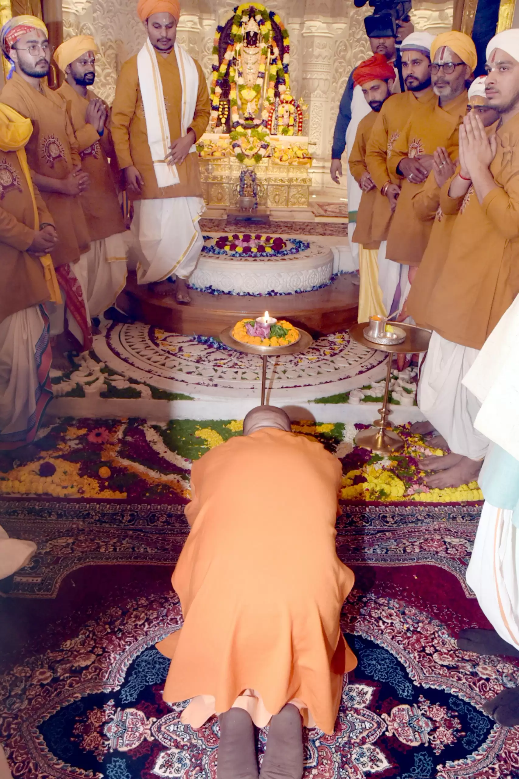 प्रतिष्ठा द्वादशी पर सीएम योगी ने रामलला के श्रीचरणों में झुकाया शीश