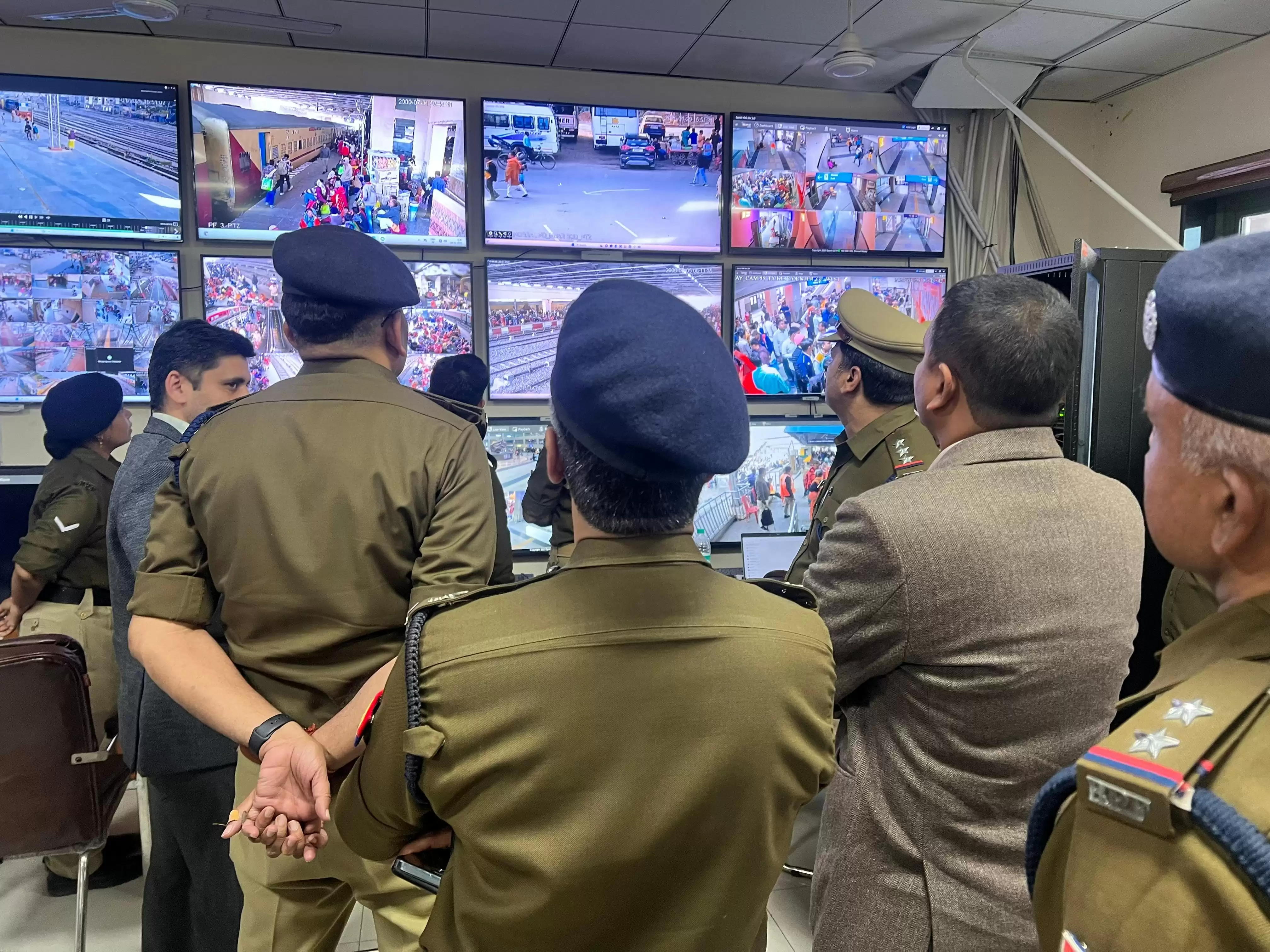 भगवान के दूत बन कर आये यूपी पुलिस के जवान 
