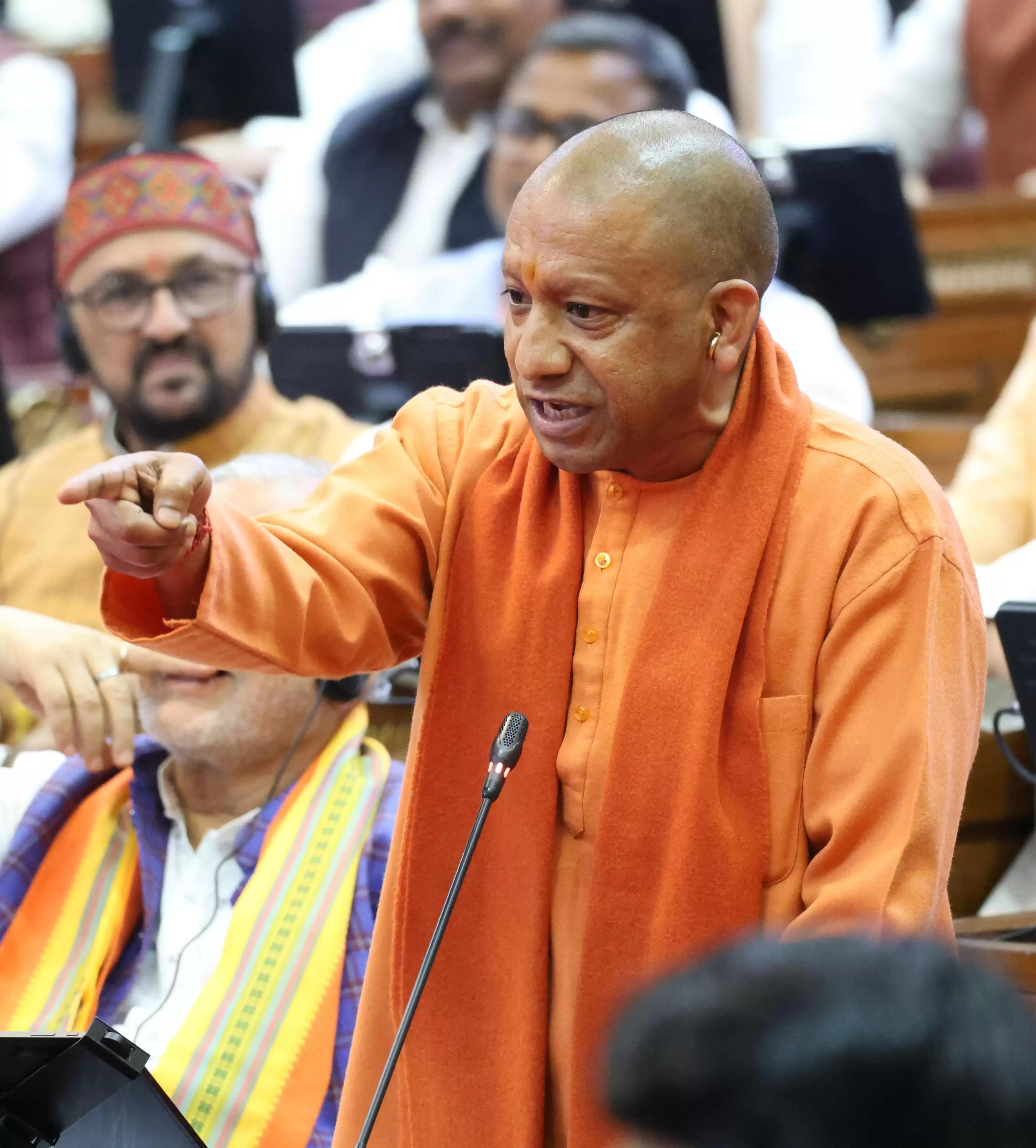   समाजवादी पार्टी के लोग अपने बच्चों को इंग्लिश स्कूल में पढ़ाएंगे और दूसरों के लिए उर्दू की वकालत करते हैं- सीएम योगी
