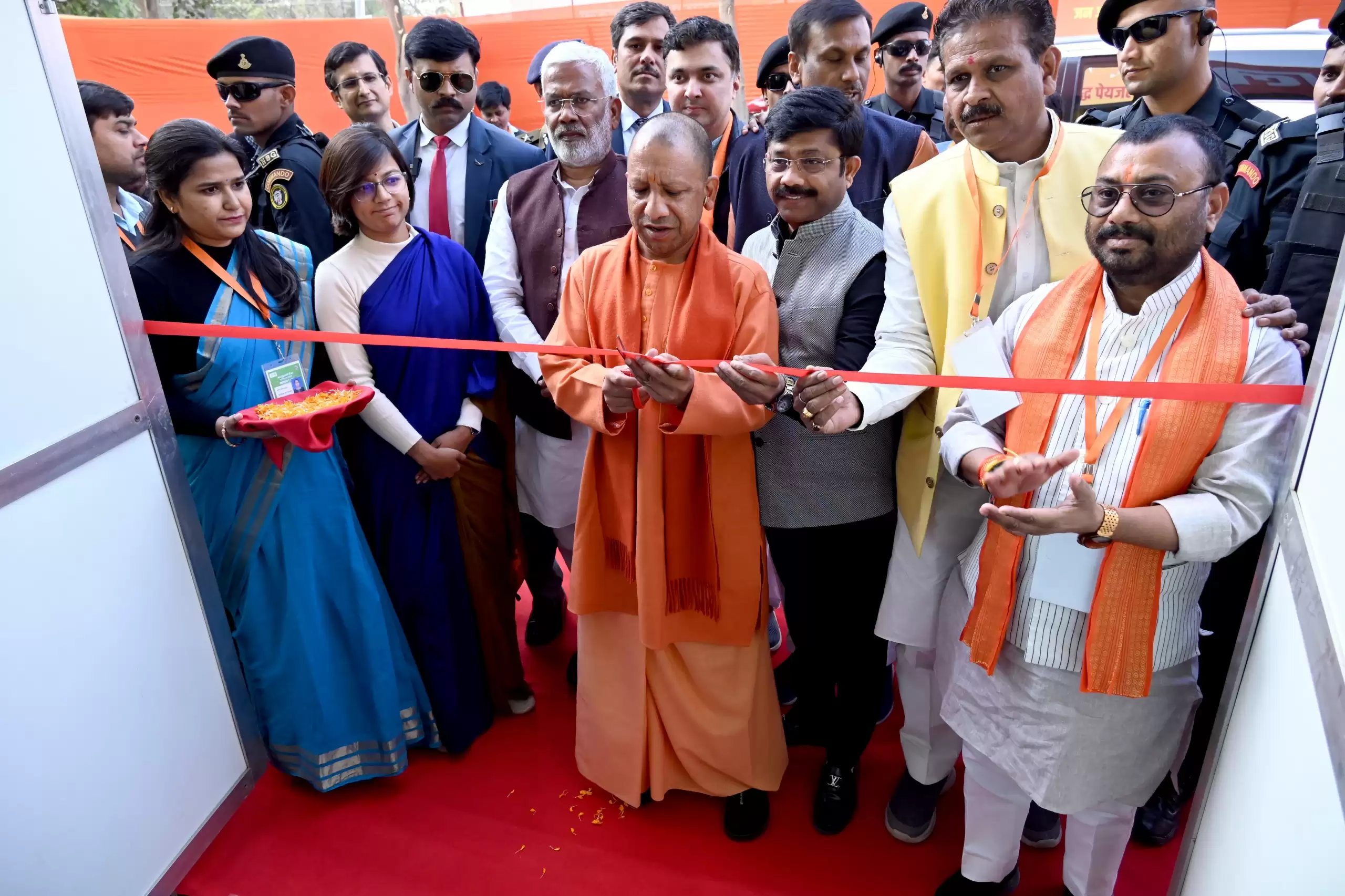 सीएम योगी ने श्रद्धालुओं के लिए महाकुंभ क्षेत्र में किया 25,000 बेड के सार्वजनिक आश्रय स्थल की शुरुआत
