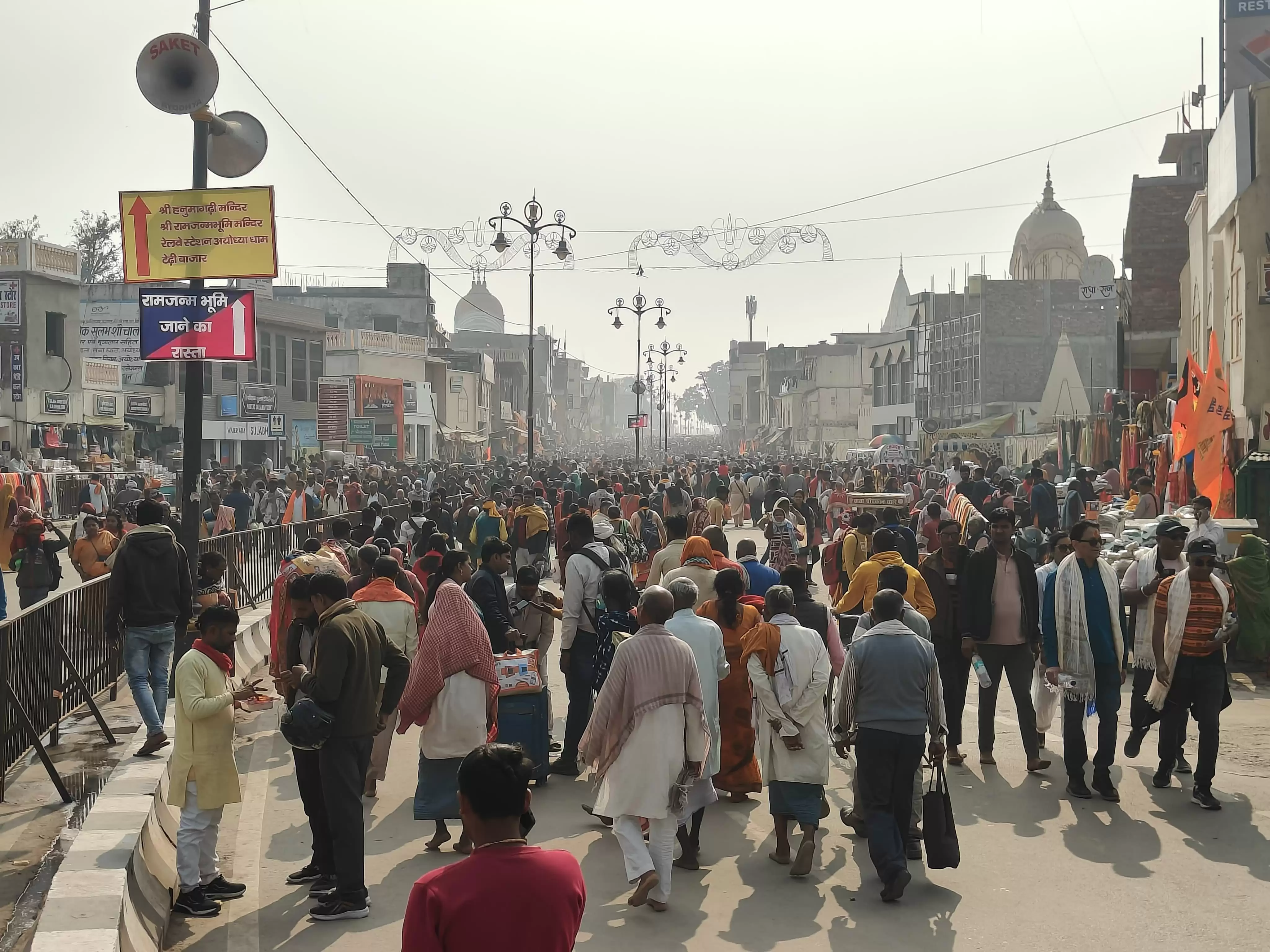 भगवान के दूत बन कर आये यूपी पुलिस के जवान 