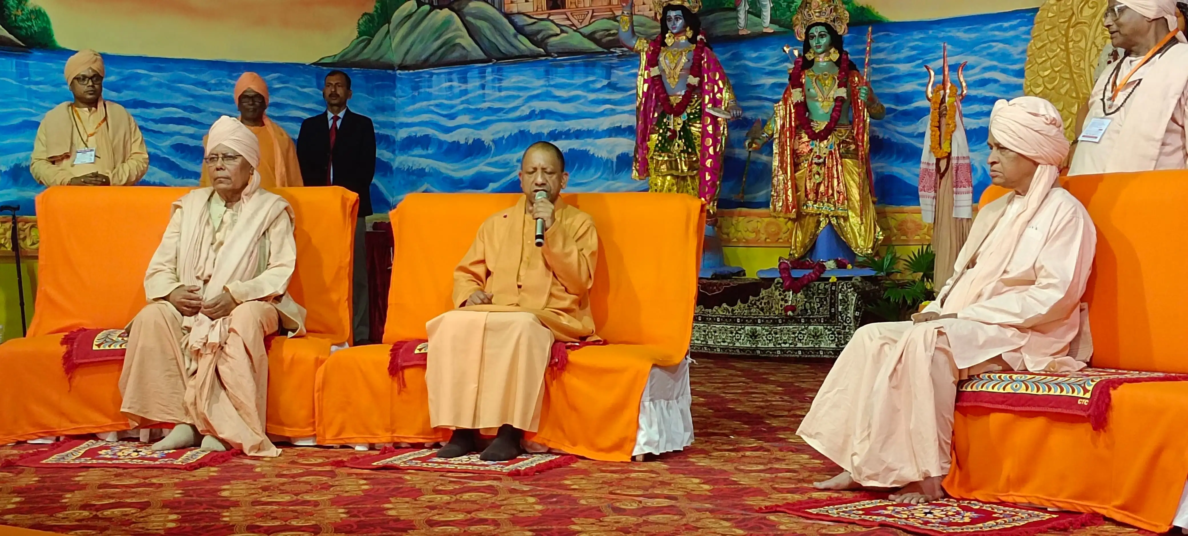 निस्वार्थ भाव से श्रद्धालुओं की सेवा का अनुपम उदाहरण प्रस्तुत कर रहा भारत सेवाश्रम: सीएम योगी