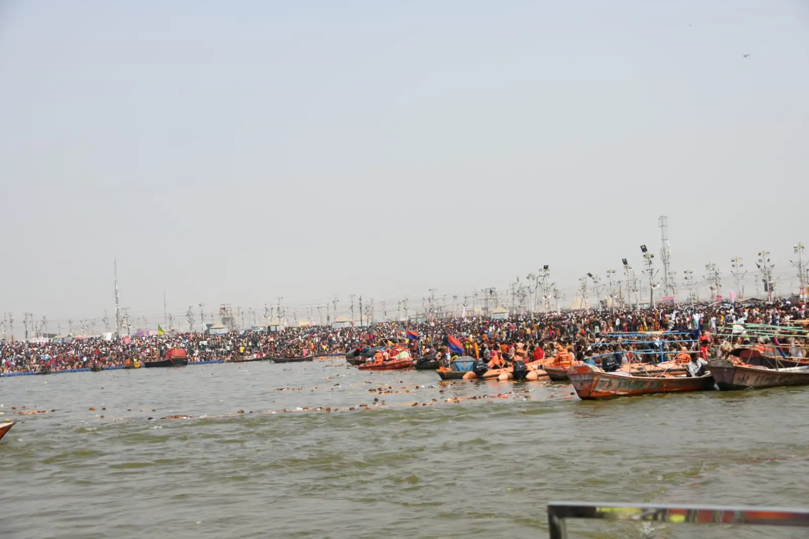 विश्व के आधे से ज्यादा सनातनियों ने लगाई त्रिवेणी संगम में पावन डुबकी 