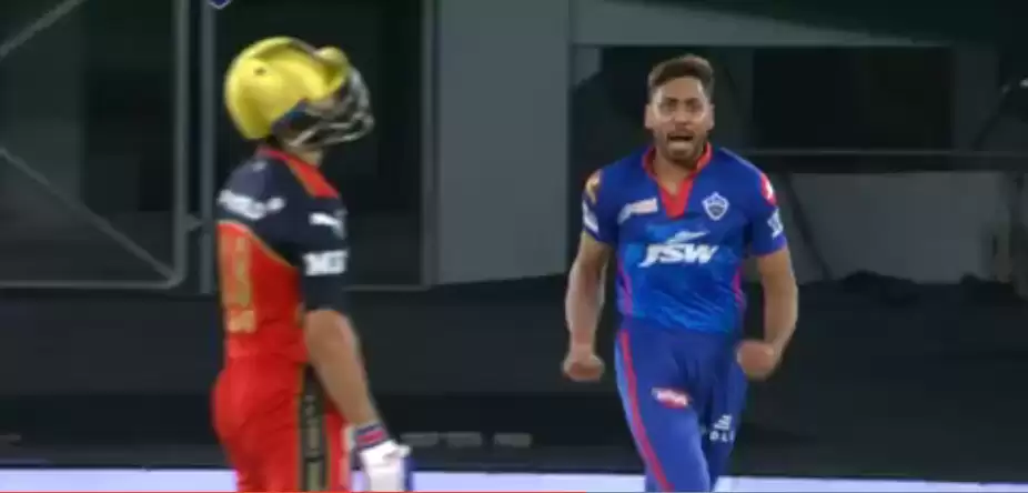 IPL 2021: WATCH &ndash; DC&rsquo;s promising quick Avesh Khan dismisses RCB captain Virat Kohli