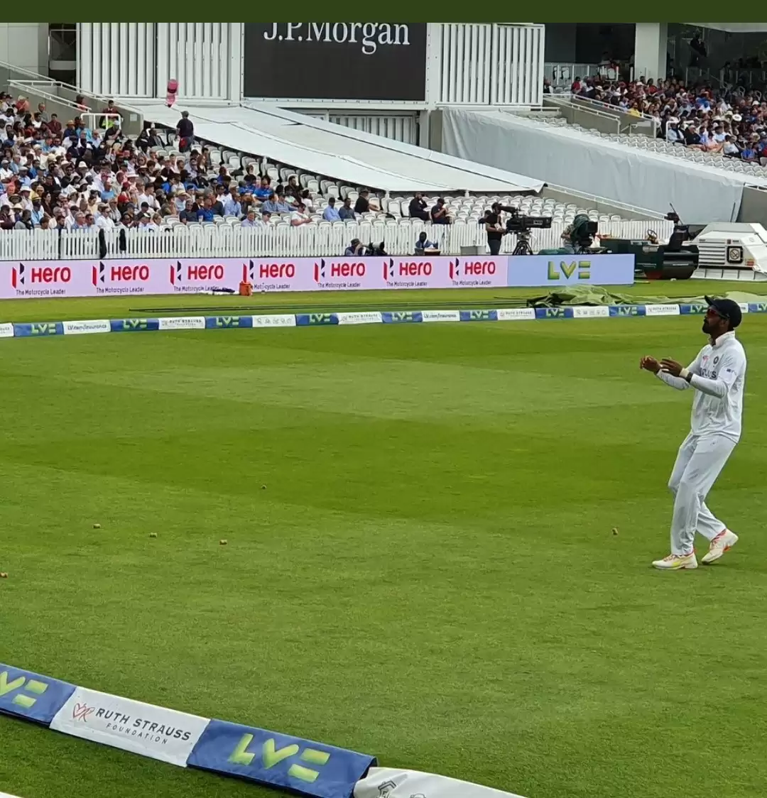 Indians left fuming after Lord’s crowd throws wine cork at KL Rahul
