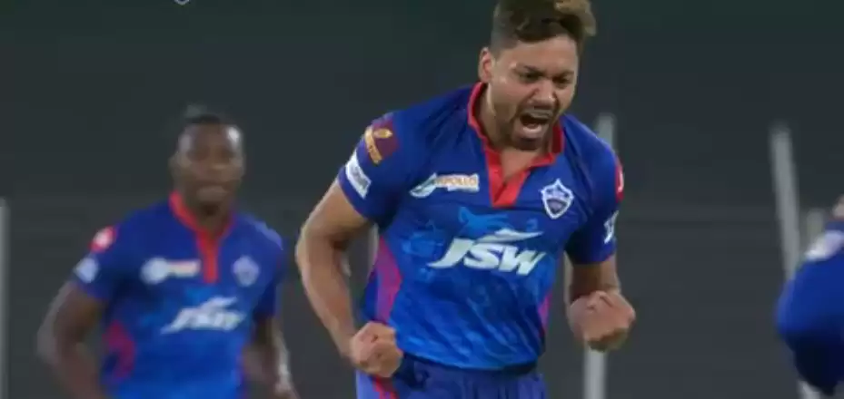 IPL 2021: WATCH &ndash; DC&rsquo;s promising quick Avesh Khan dismisses RCB captain Virat Kohli