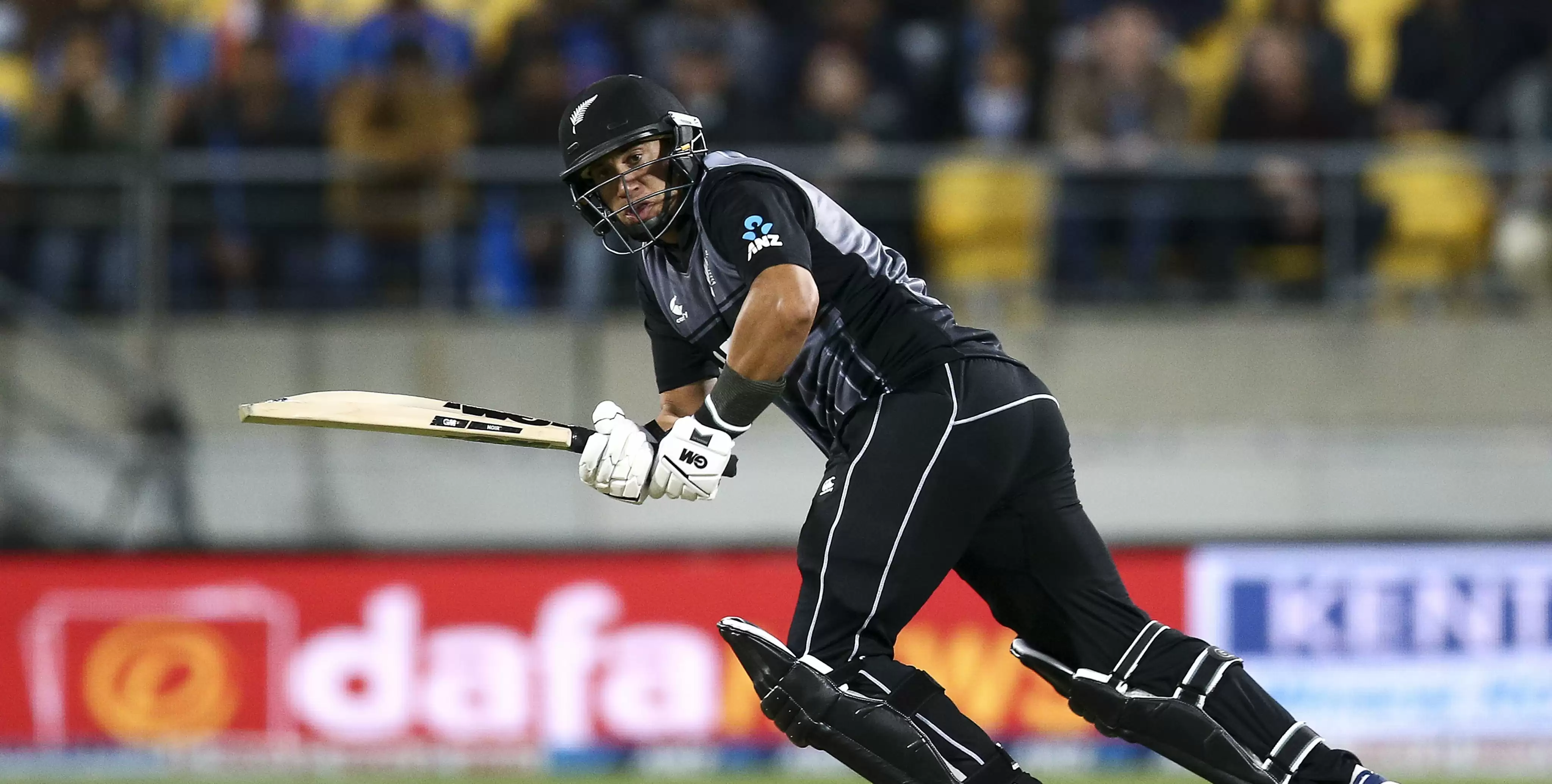 WATCH: Ross Taylor walks out to bat one final time; dismissed Guptill stays on to applaud