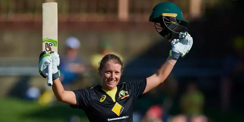 Alyssa Healy does it the Australian way.