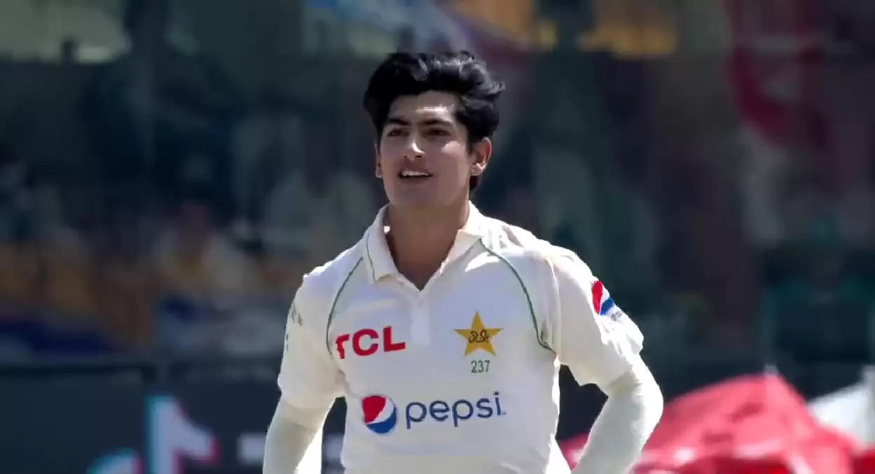 Watch: Naseem Shah sends a thunderbolt past the defence of Cameron Green