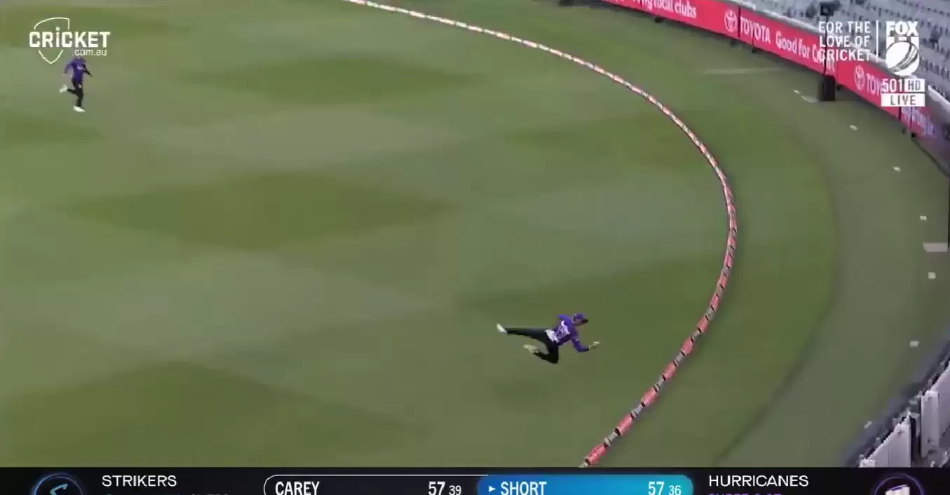 WATCH: Will Parker&rsquo;s outrageous fielding effort in vain in bizarre six-incident in BBL Eliminator