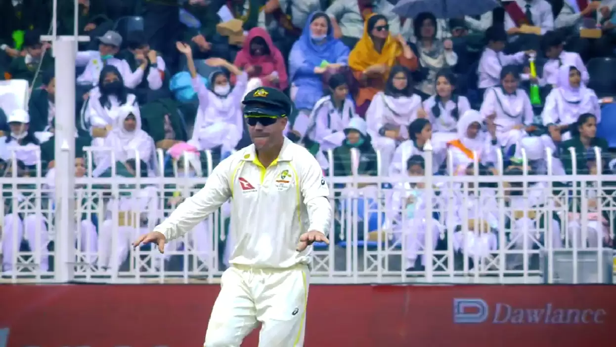 WATCH: David Warner brings TikTok antics to Rawalpindi; entertains crowd during drab Test