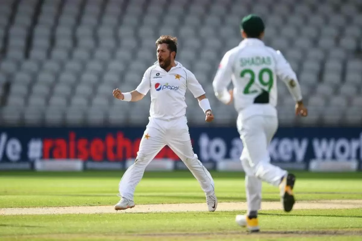 England v Pakistan, 1st Test, Day 3, Pakistan capitulate as England fight back