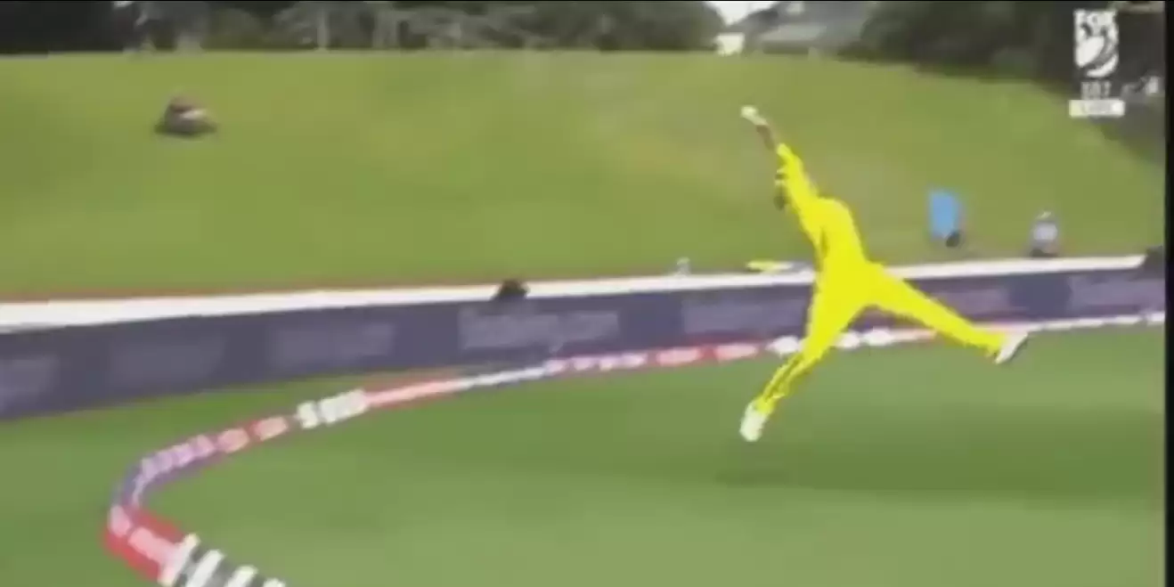 WATCH: Ashleigh Gardner, Mignon du Preez with catch of the tournament contenders in Women&rsquo;s World Cup game