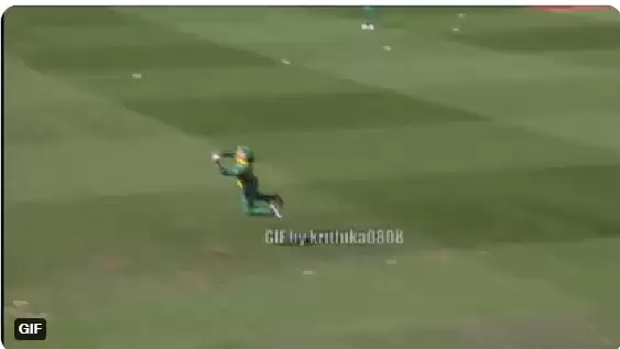 WATCH: Ashleigh Gardner, Mignon du Preez with catch of the tournament contenders in Women&rsquo;s World Cup game