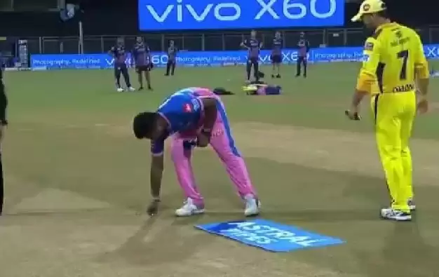 IPL 2021: WATCH &ndash; Rajasthan Royals captain Sanju Samson Keeps Tossed Coin With Him Again