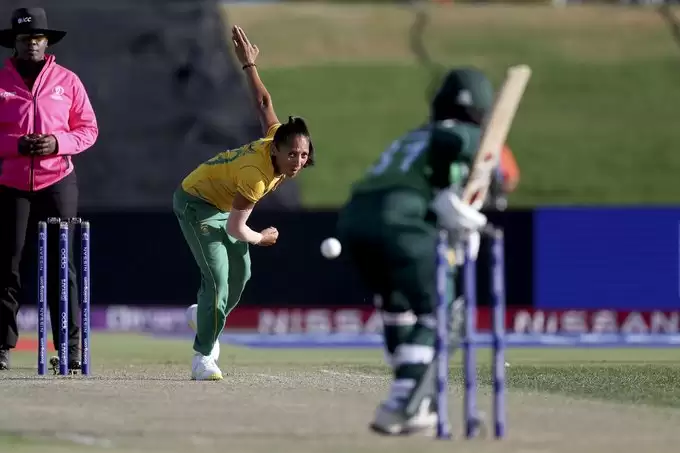 WATCH: Spectacular running return catch from Shabnim Ismail turns thrilling Women’s World Cup game around