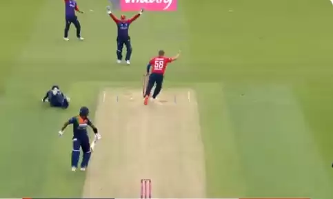 WATCH: Sam Curran&rsquo;s football skills help dismiss Danushka Gunathilaka as England go 2-0 up in T20I series